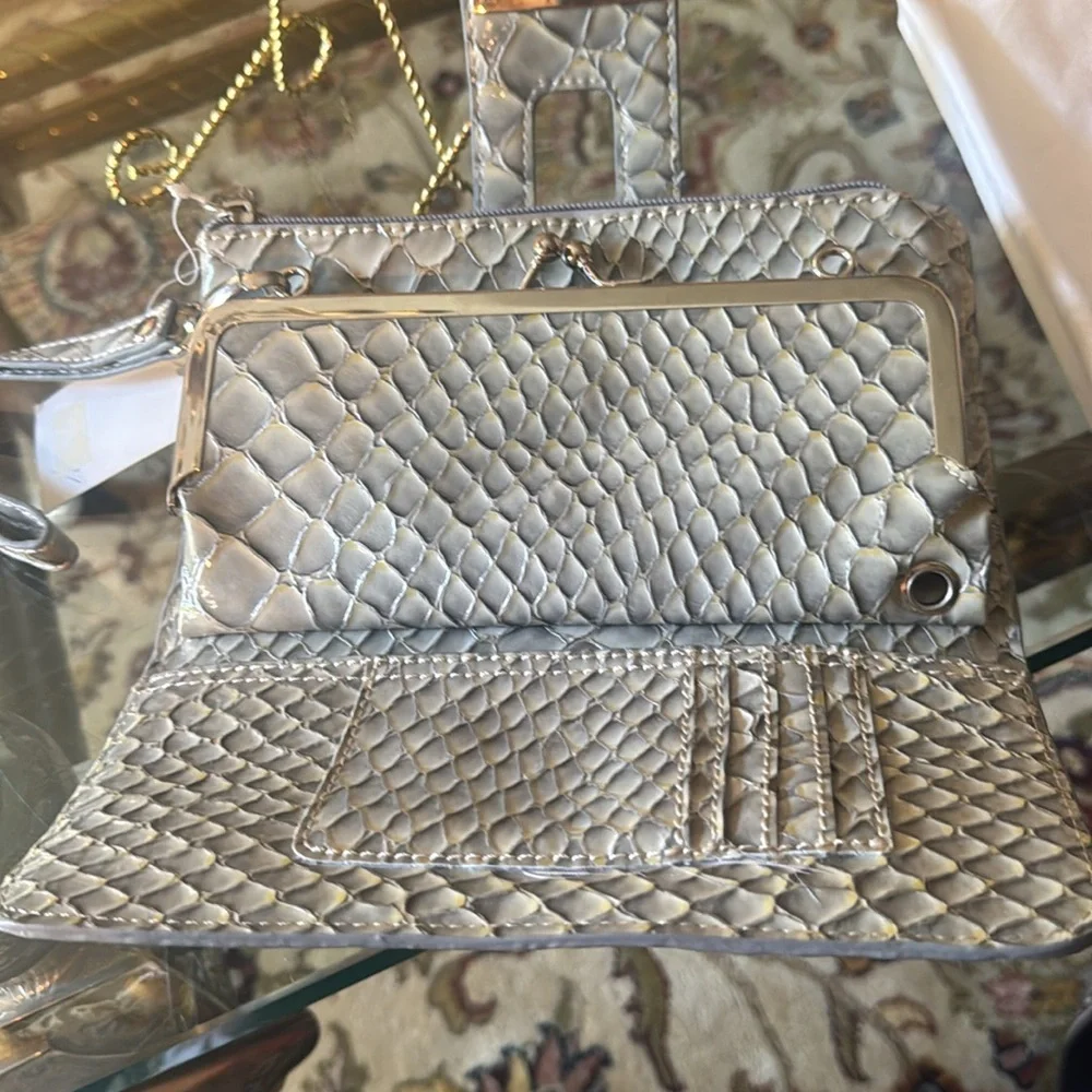 Wallet “NEW” with pyramid lock